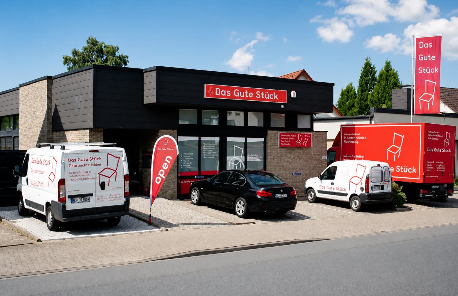 Firmensitz und Ladenlokal von Das Gute Stück in Herford mit Transportern und Open-Fahne